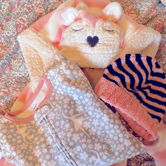 Carter's Other - Girls 3T pink bundle. Lot of 3 items, bathrobe, ballerina onesie footie & toque